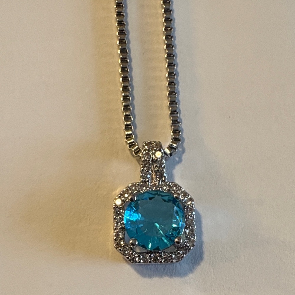 💎 Beautiful New Aquamarine Pendant with necklace.